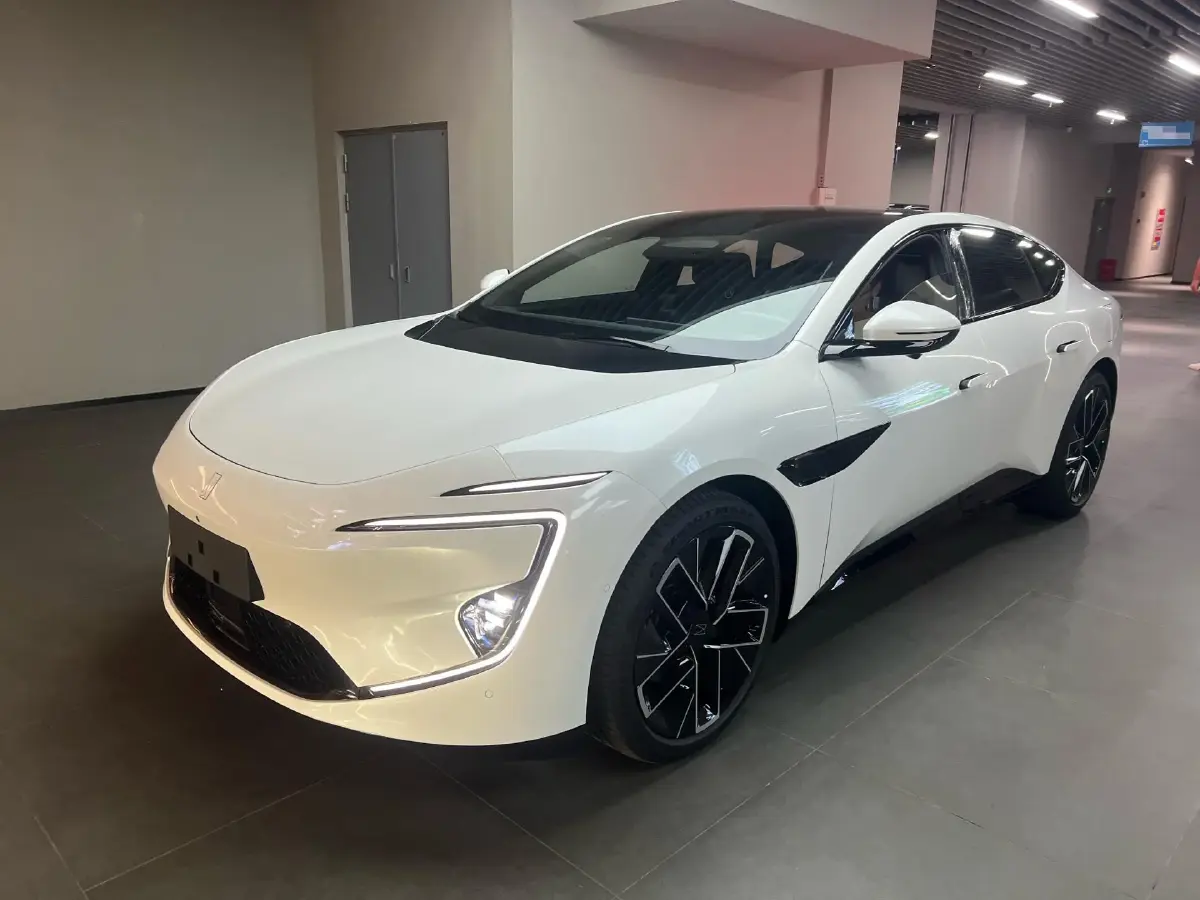 2025 Avatr 12 1.5T 156HP L4 REEV 39.05KWH