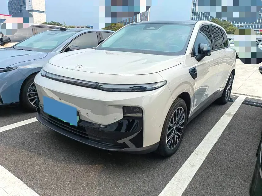 2025 Leapmotor B10 BEV 56.2KWH,autocango,china used car exporter,china ev exporter,chinese used car exporter,chinese used ev exporter