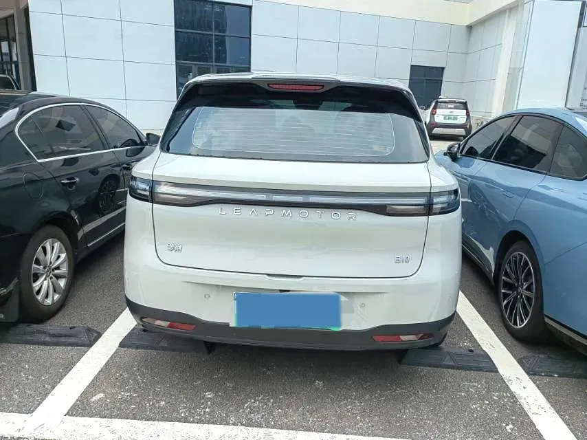 2025 Leapmotor B10 BEV 56.2KWH,autocango,china used car exporter,china ev exporter,chinese used car exporter,chinese used ev exporter