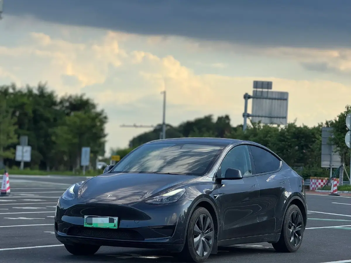 2024 Tesla Model Y BEV 60KWH