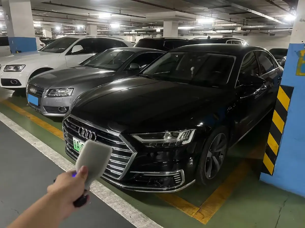 2022 Audi A8 3.0T 340HP V6 8AT PHEV 14.1KWH