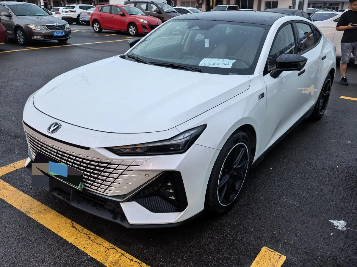 2023 ChangAn UNI-V iDD 1.5T 170HP L4 6TCT PHEV 18.4KWH