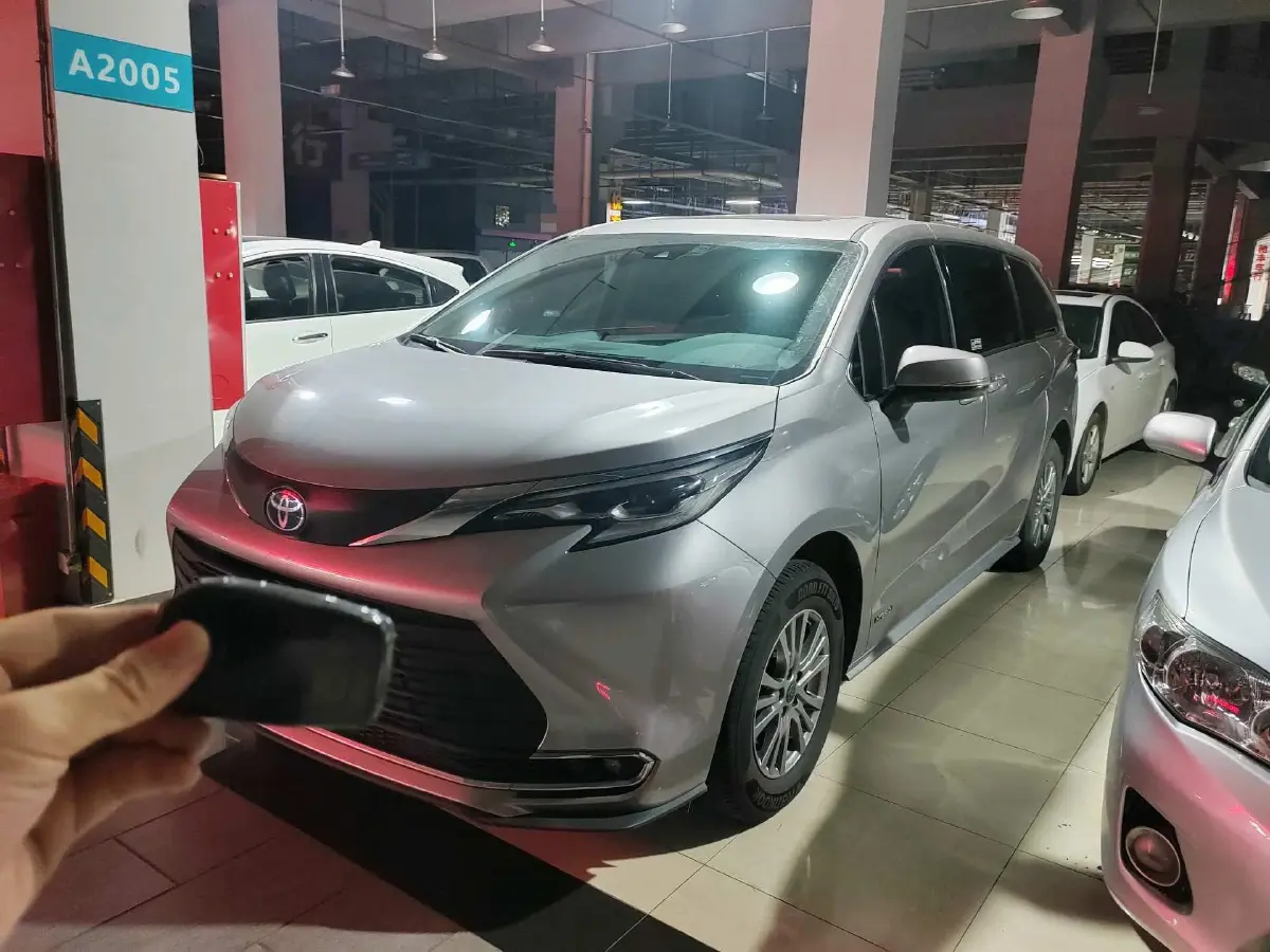 2023 Toyota Sienna 2.5L 189HP L4 E-CVT Hybrid