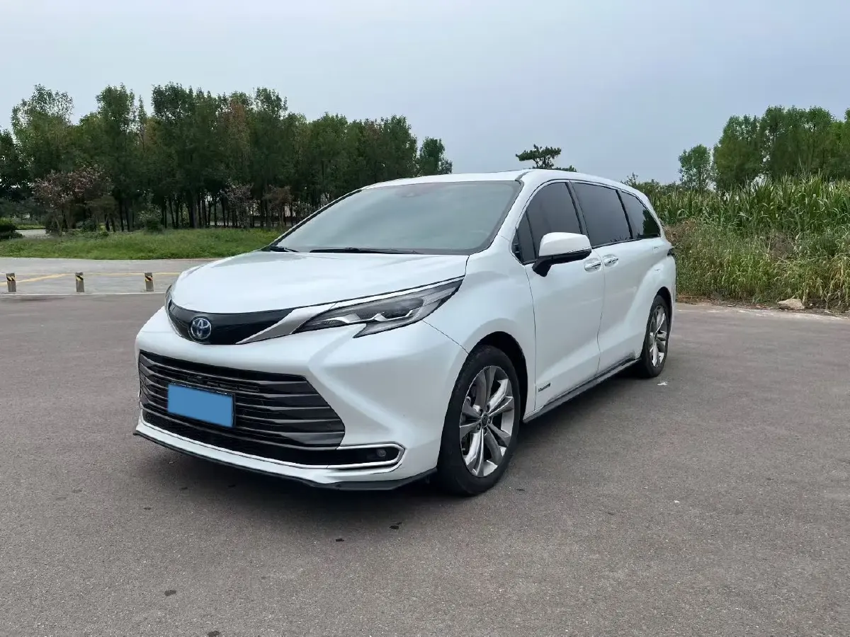 2023 Toyota Sienna 2.5L 189HP L4 E-CVT Hybrid
