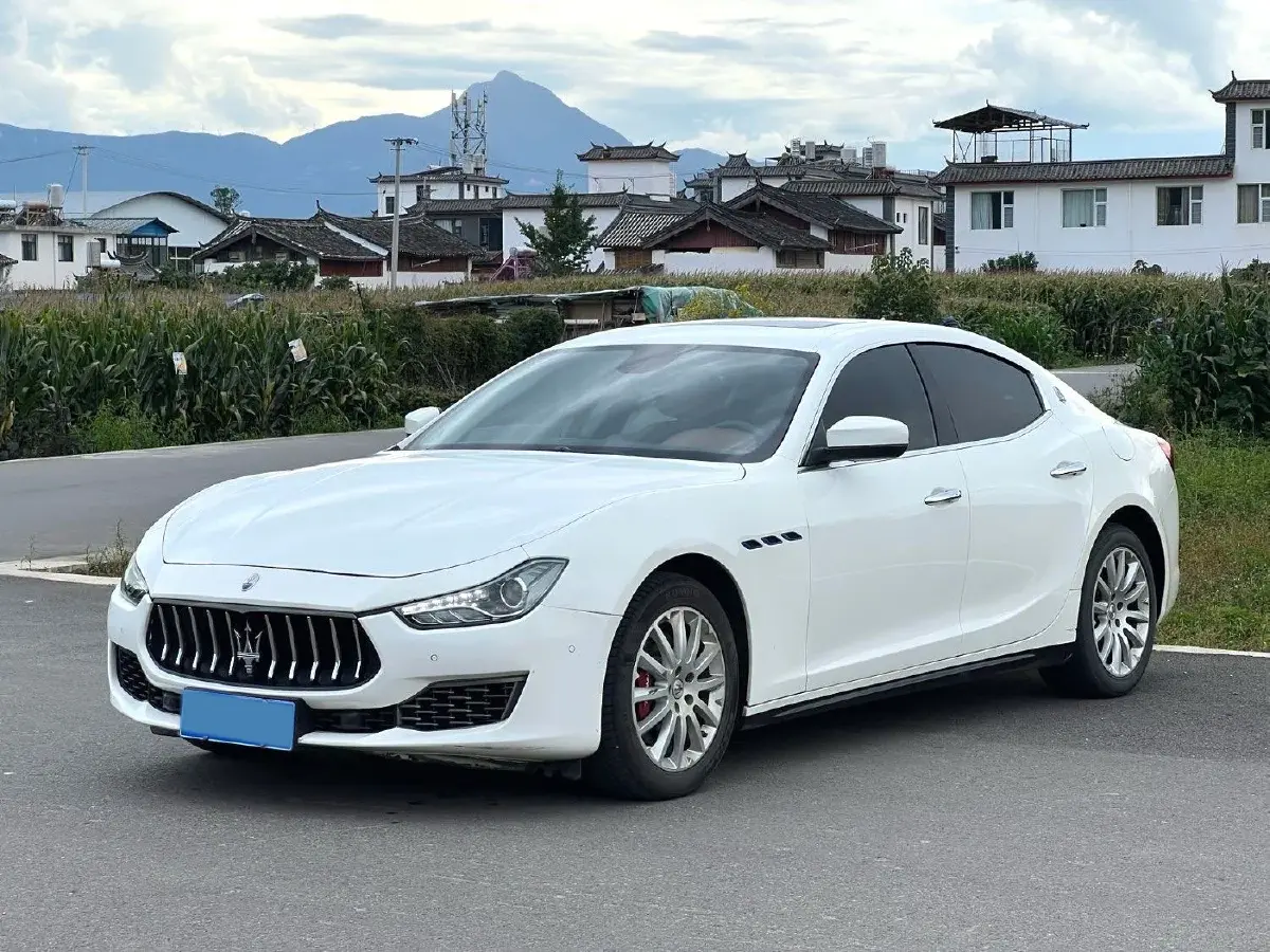 2022 Maserati Ghibli 2.0T 330HP L4 8AT
