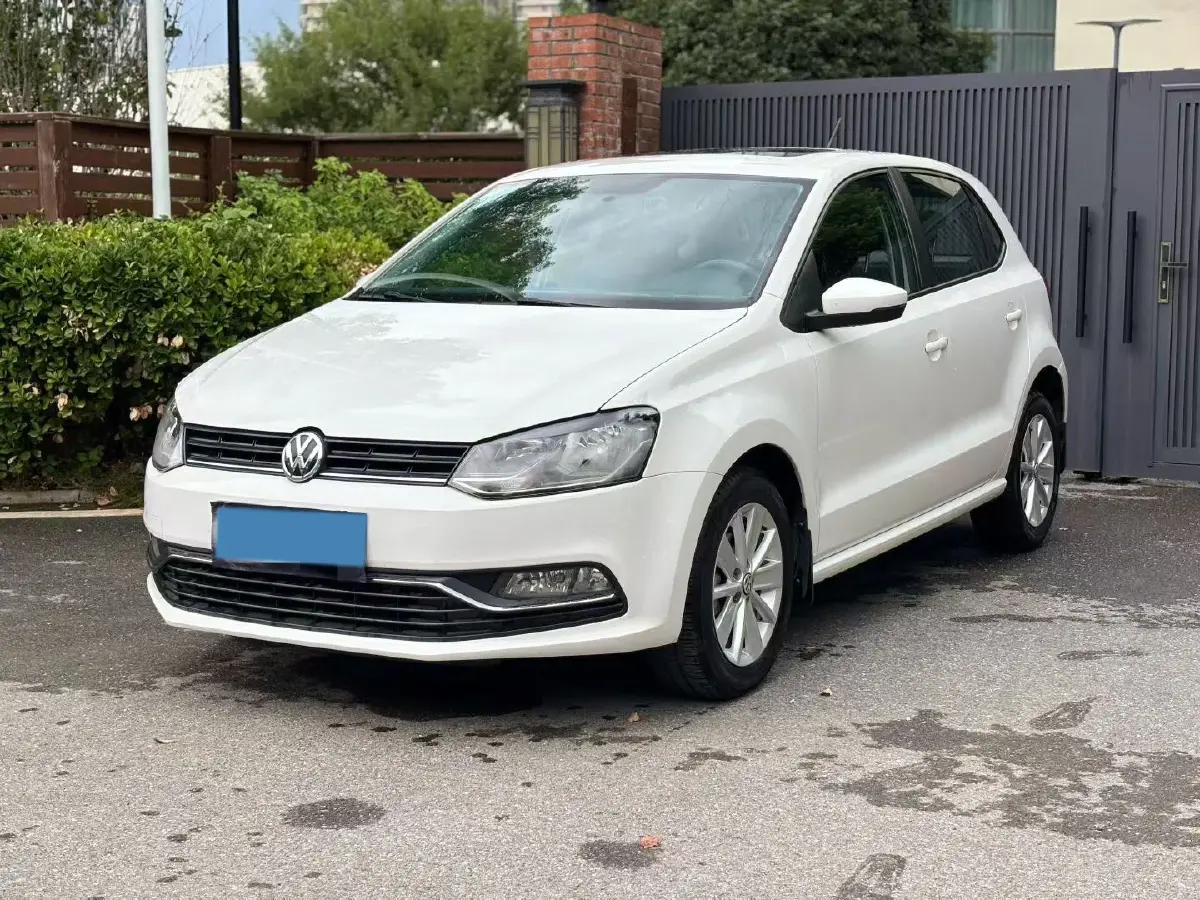 2016 Volkswagen Polo 1.6L 110HP L4 6AT