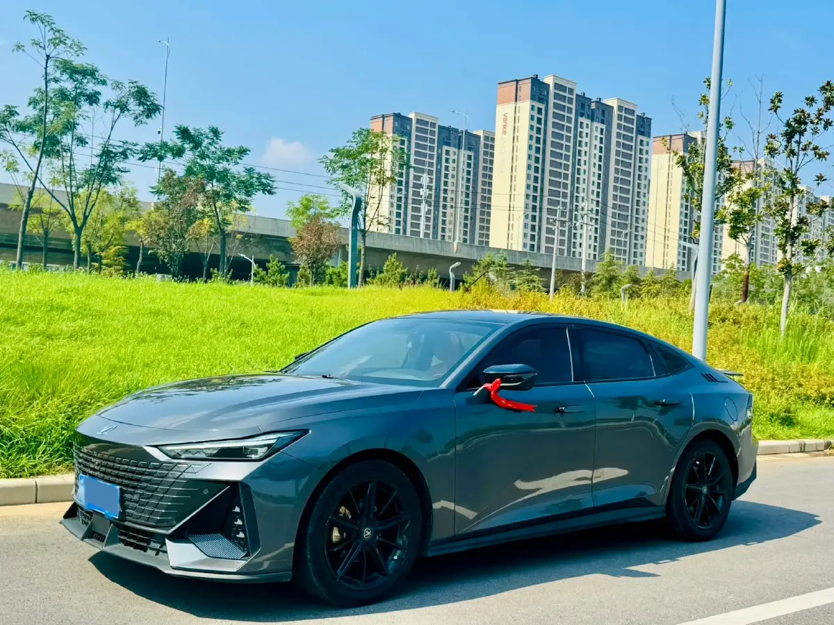 2022 ChangAn UNI-V 1.5T 188HP L4 7DCT