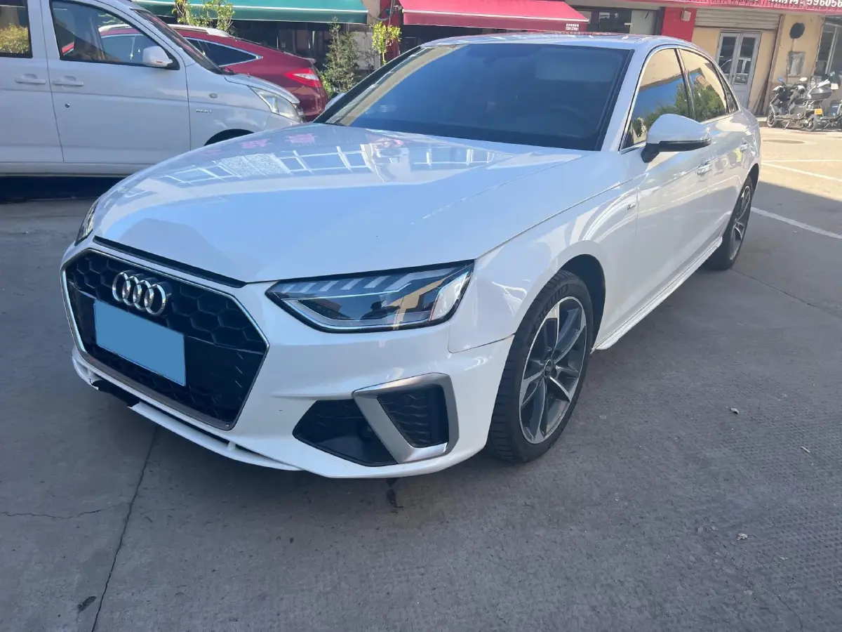 2022 Audi A4L 2.0T 190HP L4 7DCT