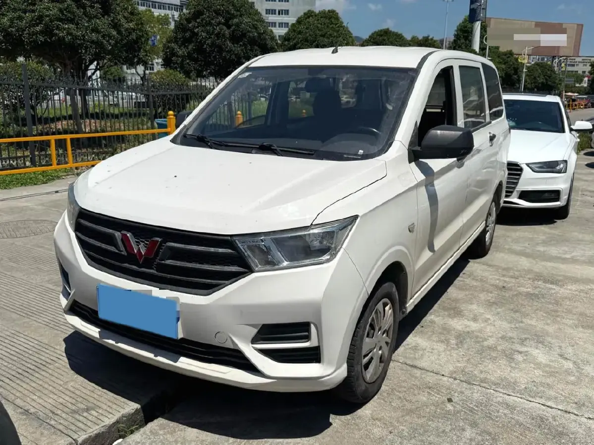 2021 WuLing HongGuang 1.5L 99HP L4 6MT