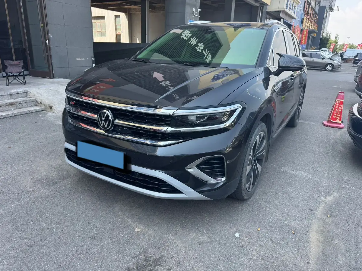 2023 Volkswagen Talagon 2.0T 220HP L4 7DCT