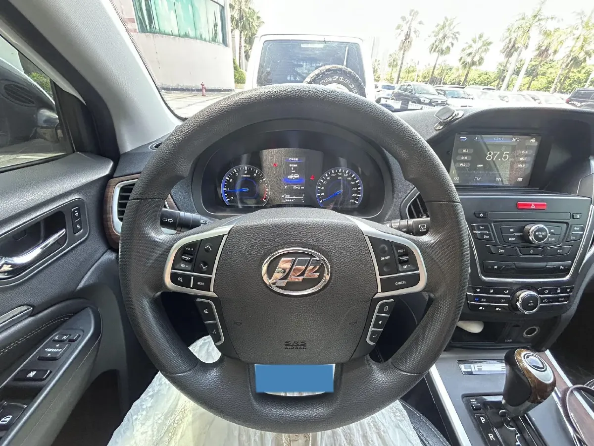 2017 LiFan X80 2.0T 192HP L4 6AT,autocango,china used car exporter,china ev exporter,chinese used car exporter,chinese used ev exporter