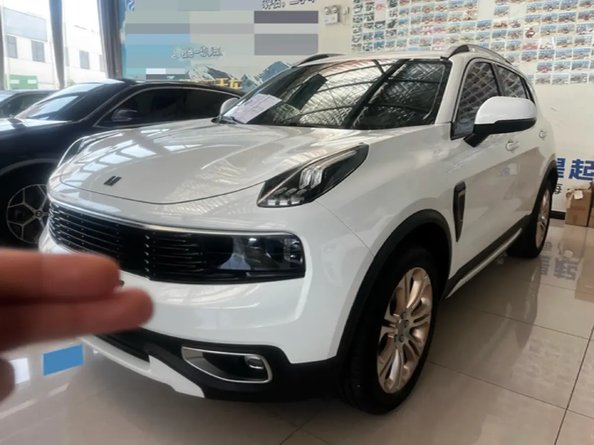 2017 LYNK&CO 01 2.0T 190HP L4 6AT