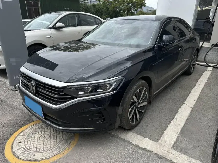 2023 Volkswagen Passat 2.0T 220HP L4 7DCT
