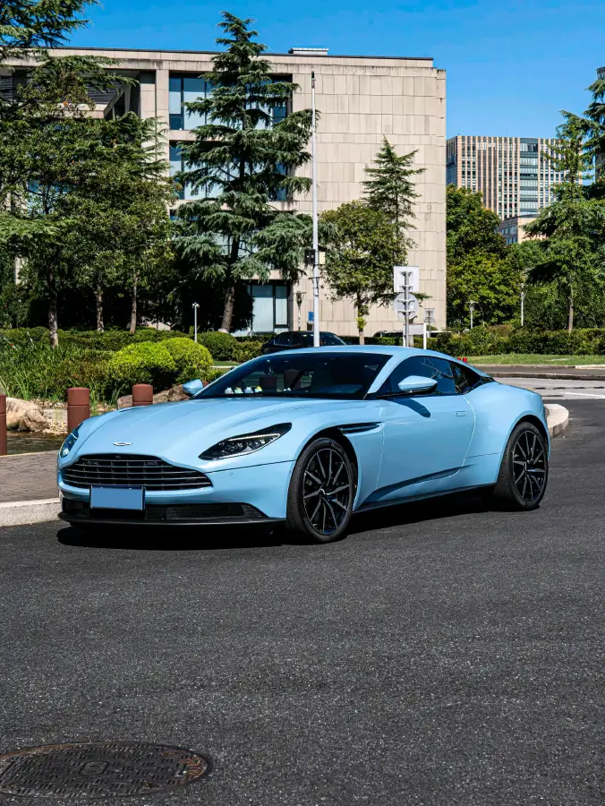 2022 Aston Martin DB11 4.0T 534HP V8 8AT