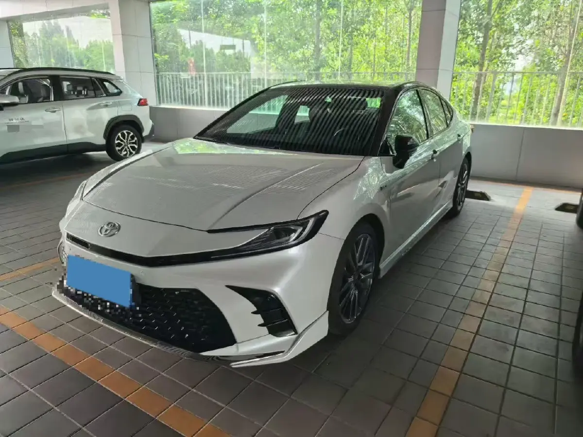 2024 Toyota Camry 2.0L 152HP L4 E-CVT Hybrid