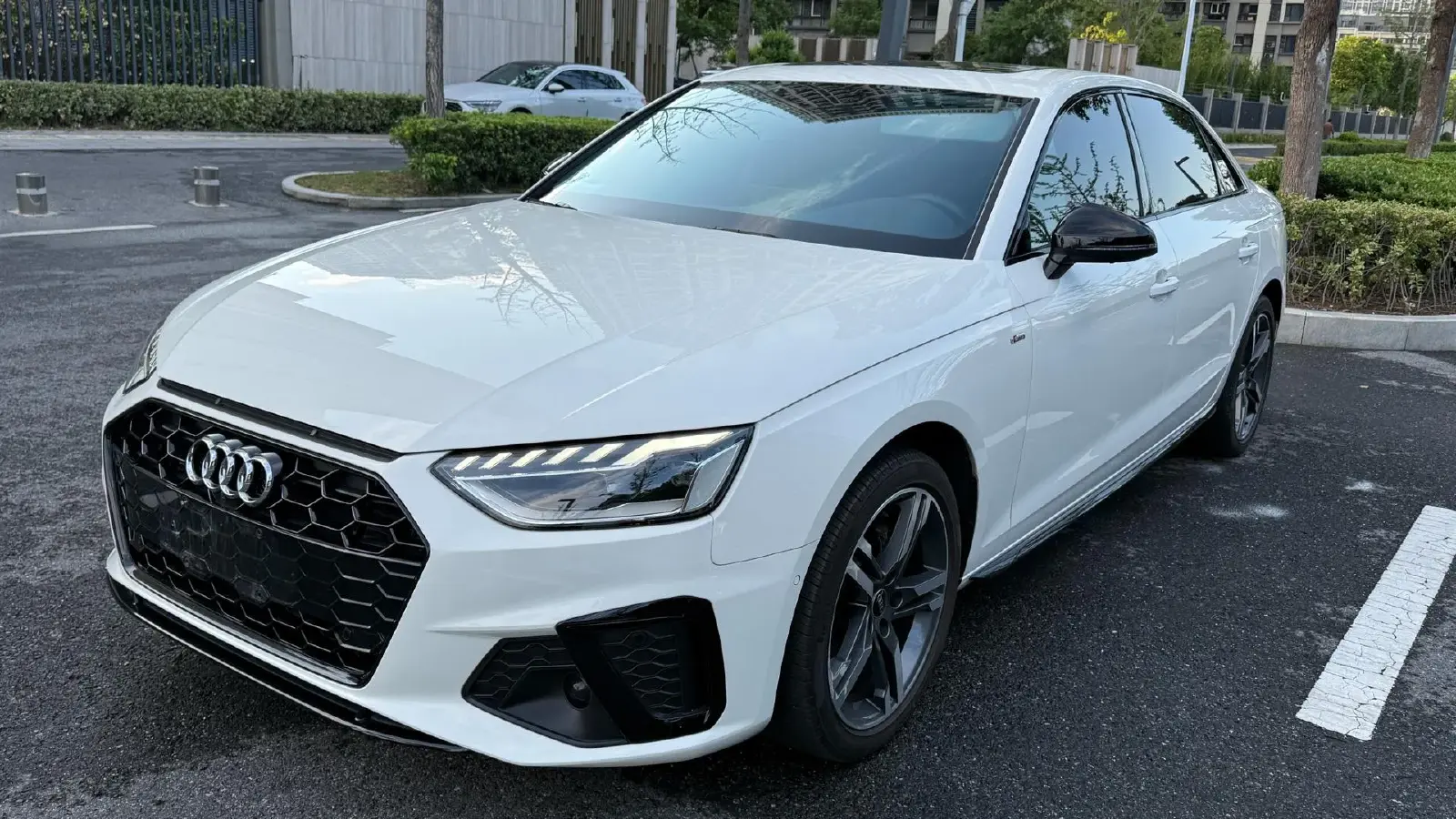 2022 Audi A4L 2.0T 190HP L4 7DCT