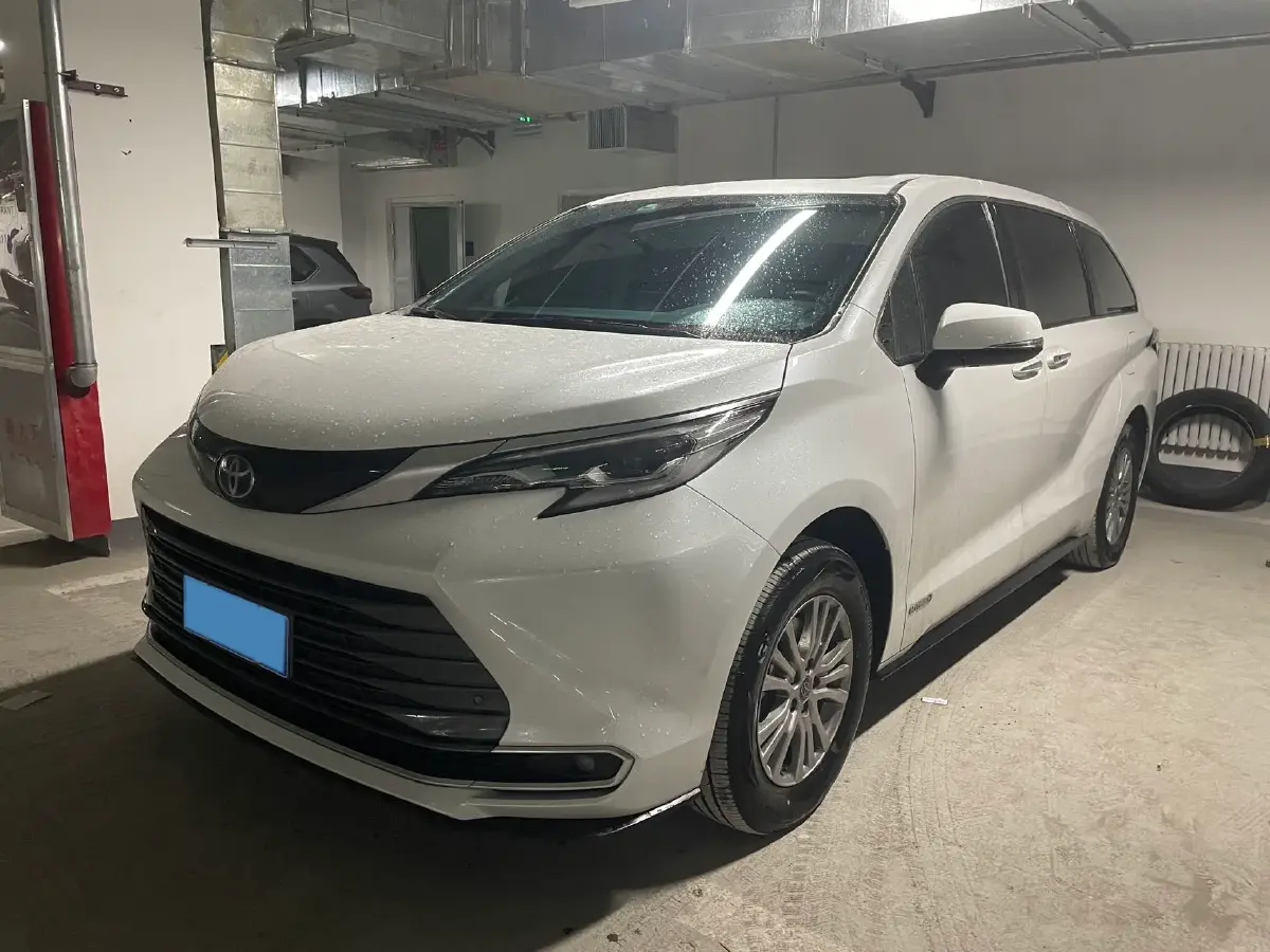 2023 Toyota Sienna 2.5L 189HP L4 E-CVT Hybrid