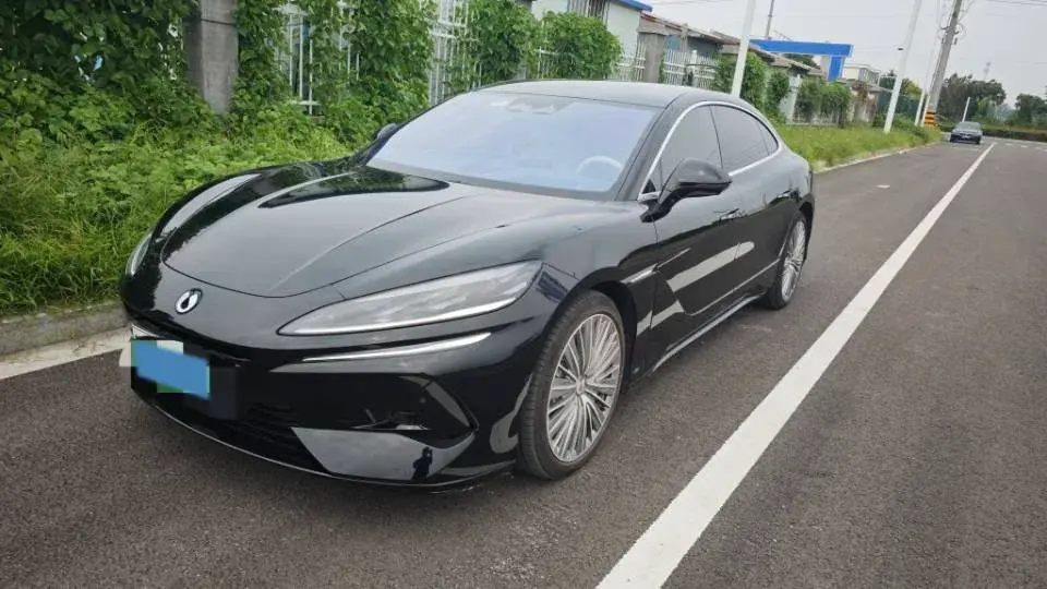 2024 Denza DenzaZ9 2.0T 207HP L4 E-CVT PHEV 38.5KWH