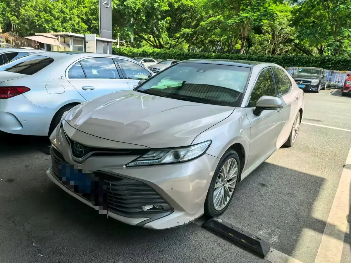 2019 Toyota Camry 2.5L 209HP L4 8AT