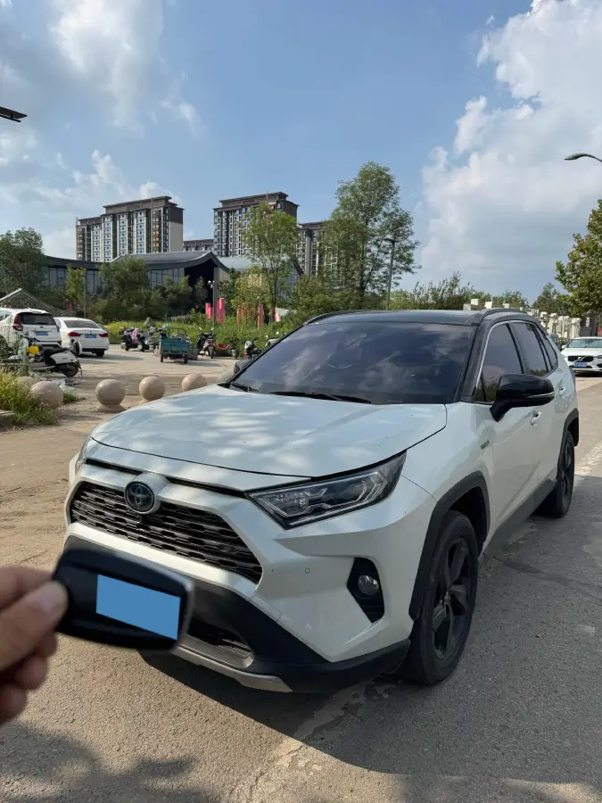 2021 Toyota RAV4 2.5L 178HP L4 E-CVT Hybrid