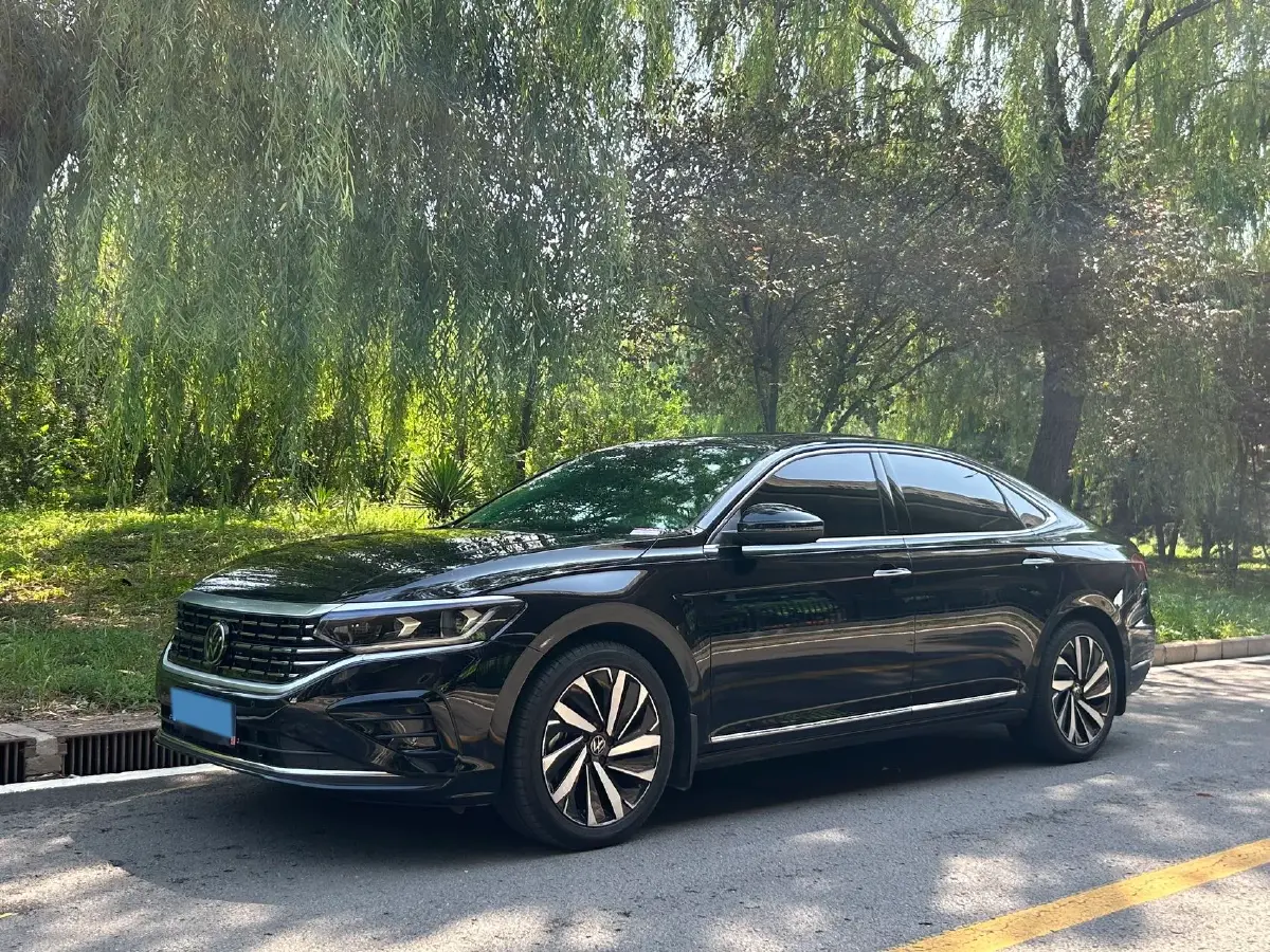 2023 Volkswagen Passat 2.0T 186HP L4 7DCT