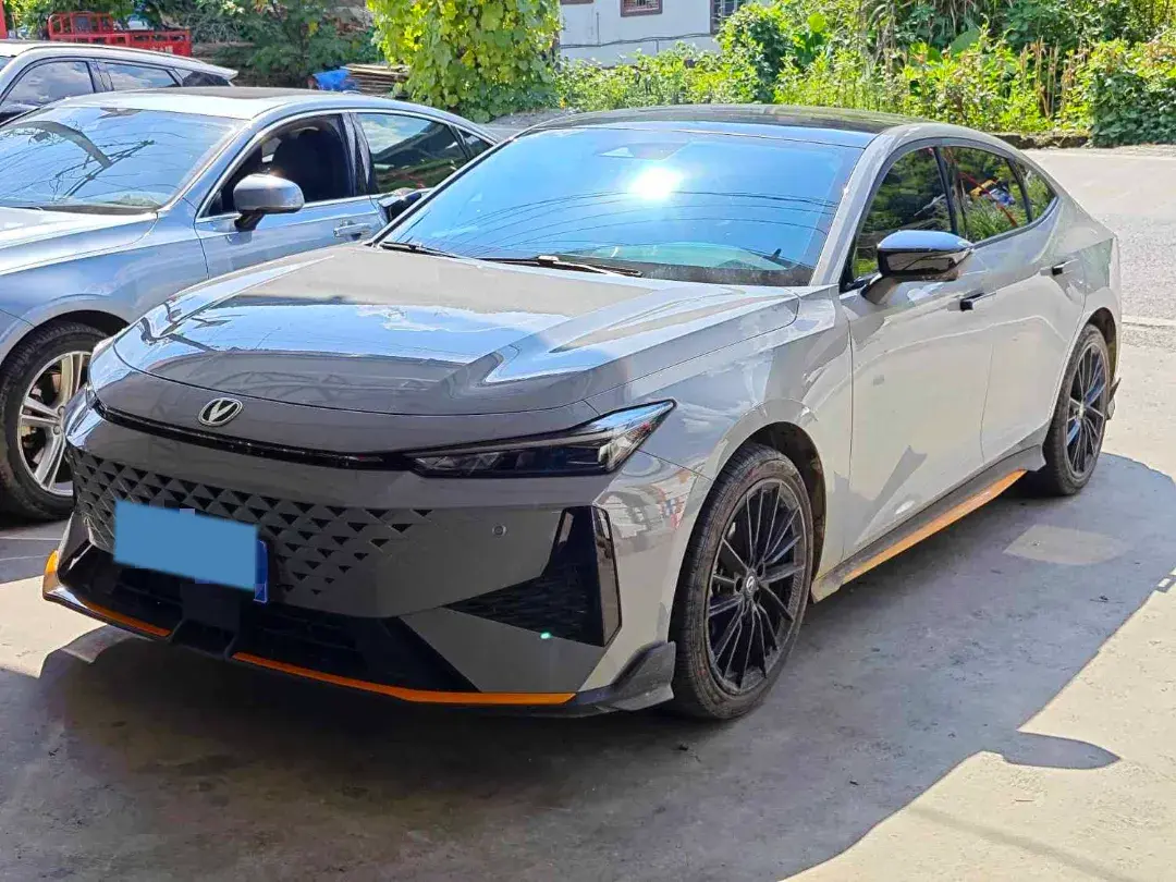 2025 ChangAn UNI-V 1.5T 192HP L4 7DCT