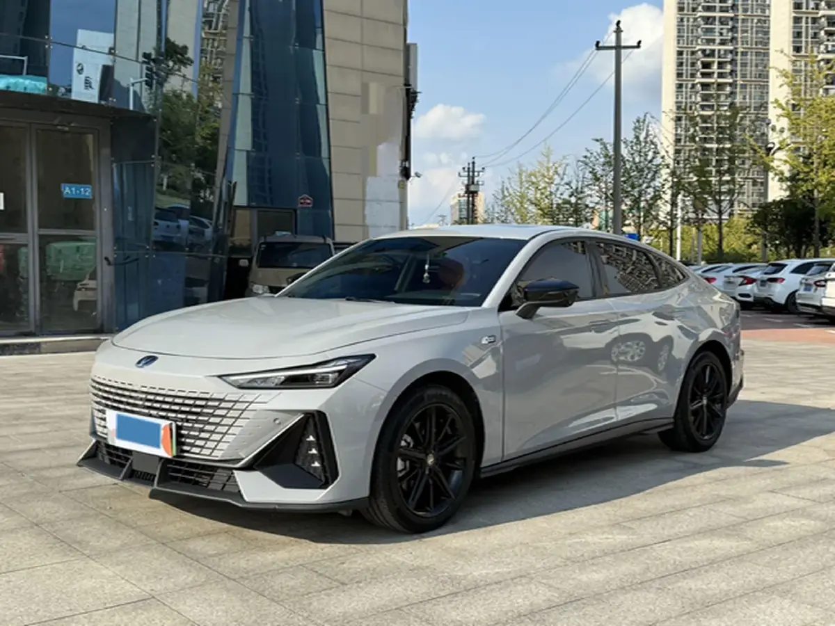 2023 ChangAn UNI-V iDD 1.5T 170HP L4 6TCT PHEV 18.4KWH