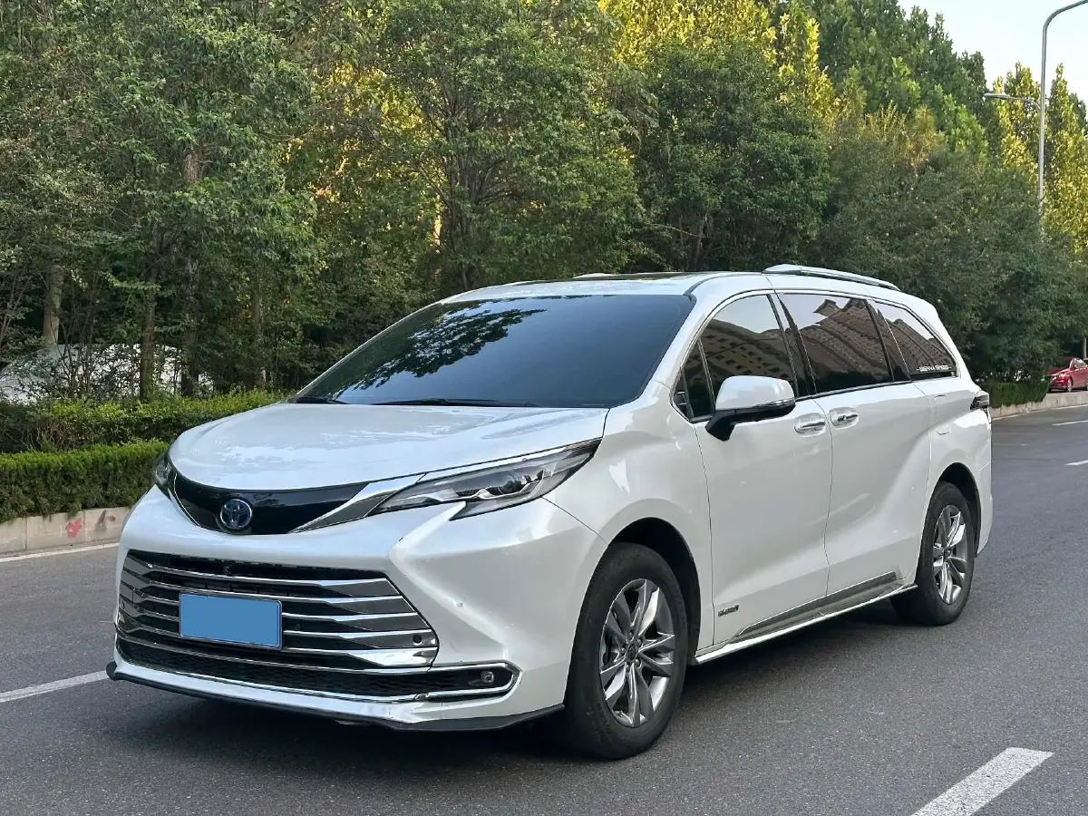 2023 Toyota Sienna 2.5L 189HP L4 E-CVT Hybrid