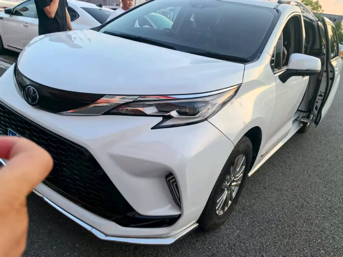 2021 Toyota Sienna 2.5L 192HP L4 E-CVT Hybrid