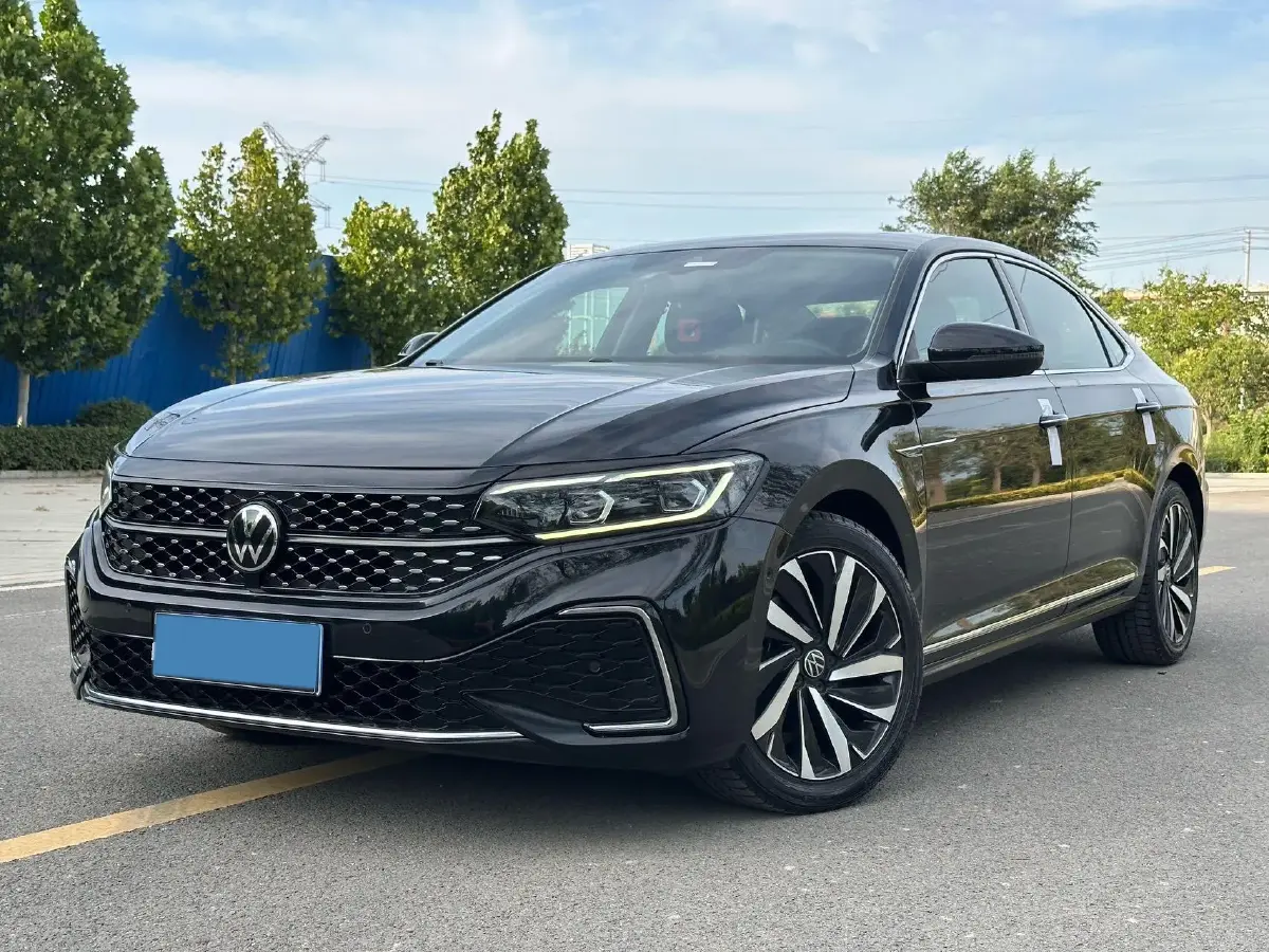 2022 Volkswagen Passat 2.0T 186HP L4 7DCT