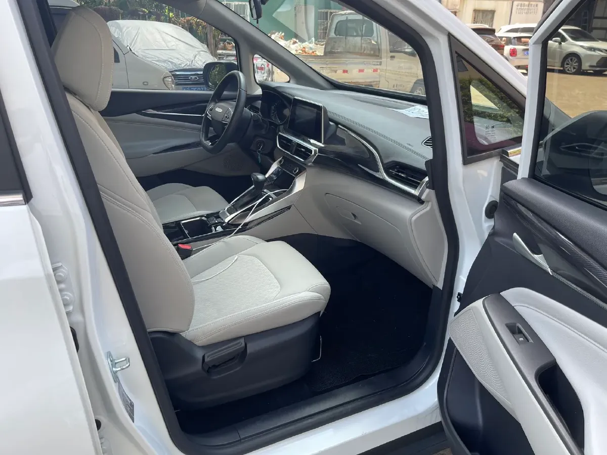 2021 MAXUS Euniq 6 BEV 70KWH,autocango,china used car exporter,china ev exporter,chinese used car exporter,chinese used ev exporter