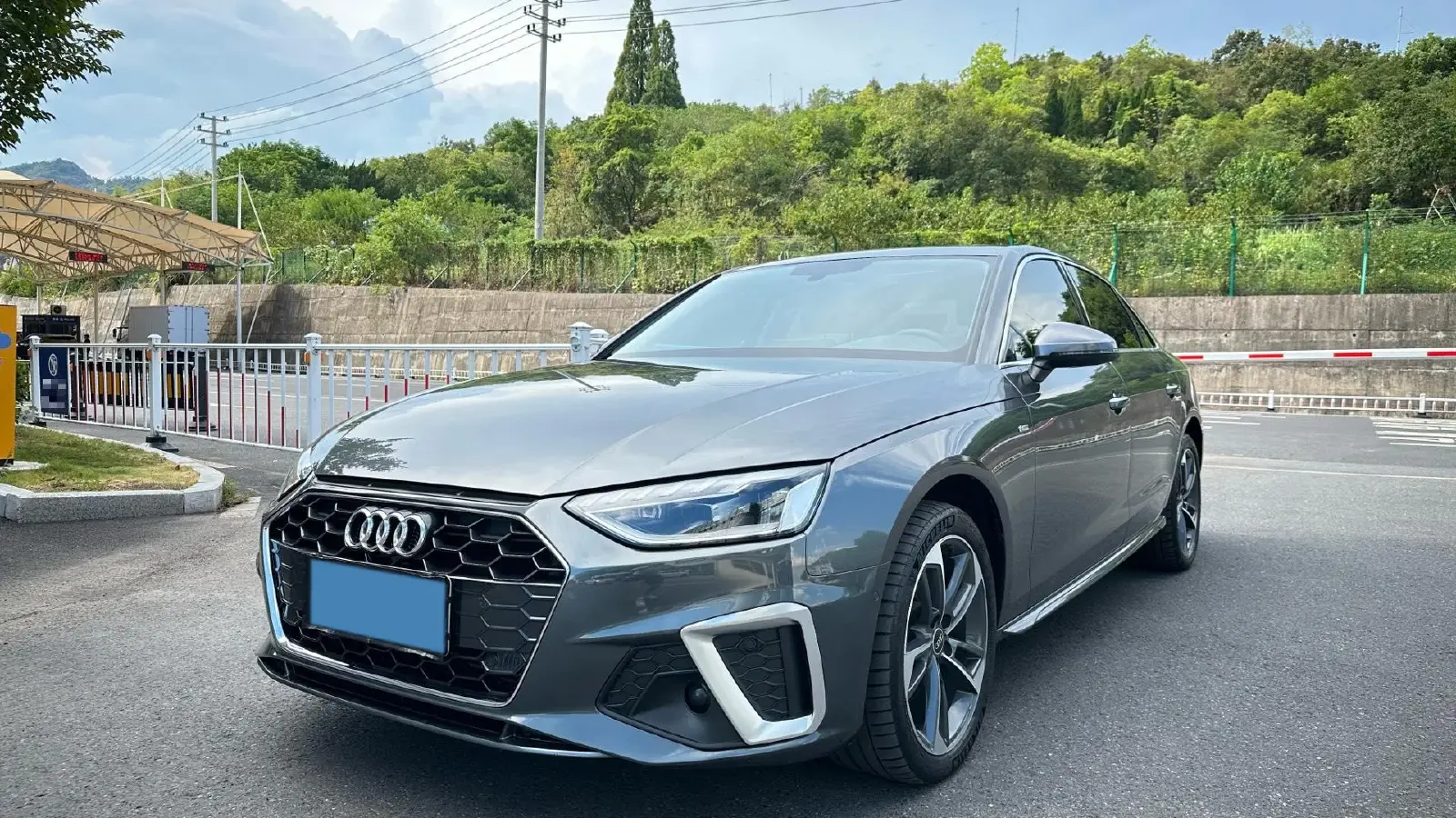 2022 Audi A4L 2.0T 190HP L4 7DCT