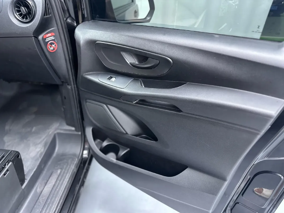 2023 Mercedes-Benz Vito 2.0T 211HP L4 9AT,autocango,china used car exporter,china ev exporter,chinese used car exporter,chinese used ev exporter
