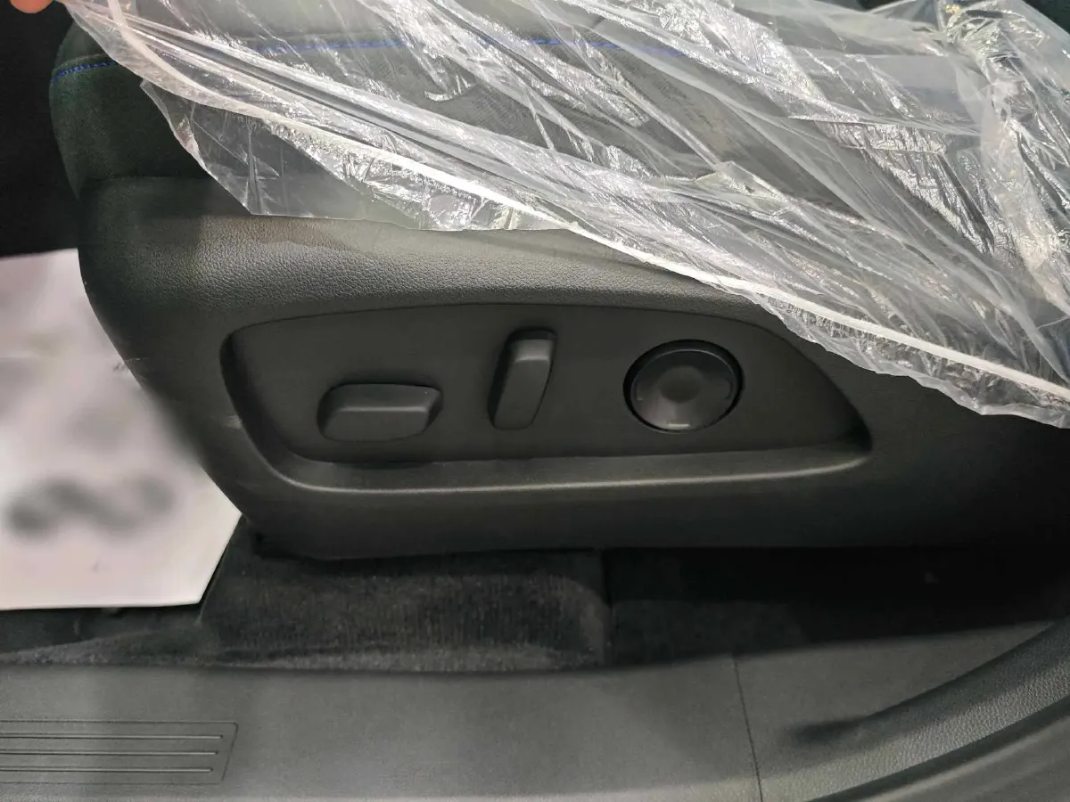 2024 Chevrolet EquinoxPlus 1.5T 180HP L4 2DHT PHEV 16.5KWH,autocango,china used car exporter,china ev exporter,chinese used car exporter,chinese used ev exporter