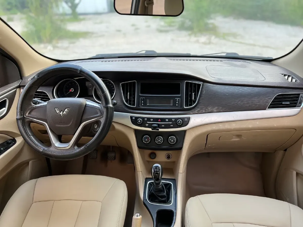 2020 WuLing 730 1.5L 105HP L4 6MT,autocango,china used car exporter,china ev exporter,chinese used car exporter,chinese used ev exporter