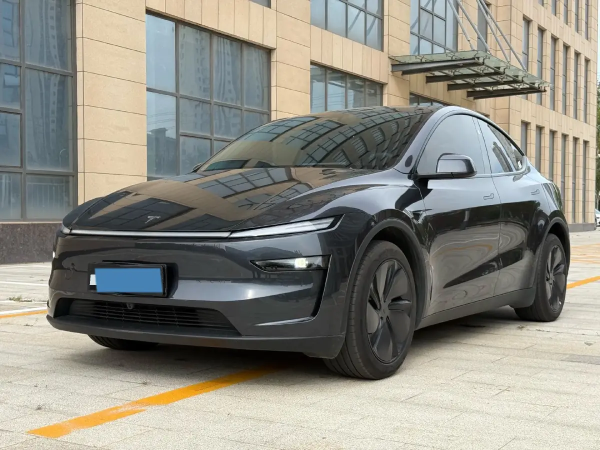 2025 Tesla Model Y BEV 62.5KWH