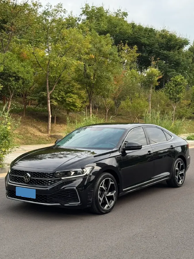 2024 Volkswagen Passat 2.0T 186HP L4 7DCT