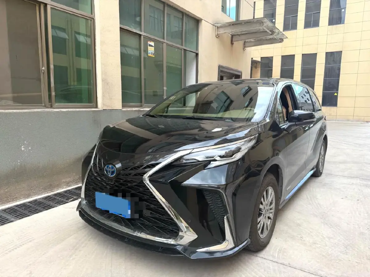 2021 Toyota Sienna 2.5L 192HP L4 E-CVT Hybrid