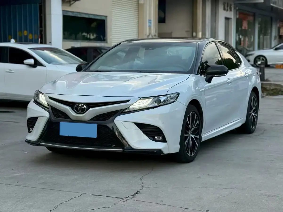 2019 Toyota Camry 2.5L 178HP L4 E-CVT Hybrid