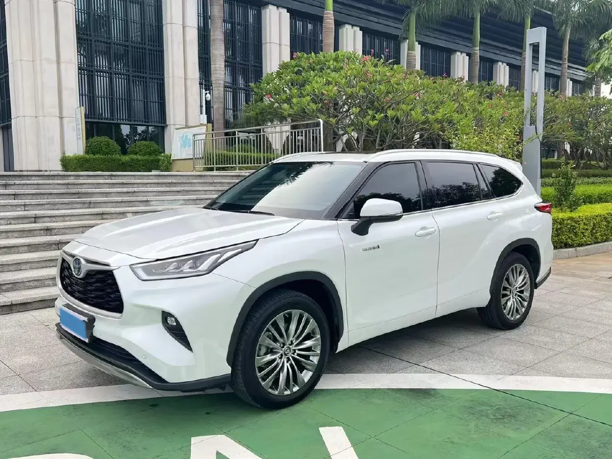 2023 Toyota Highlander 2.5L 189HP L4 E-CVT Hybrid