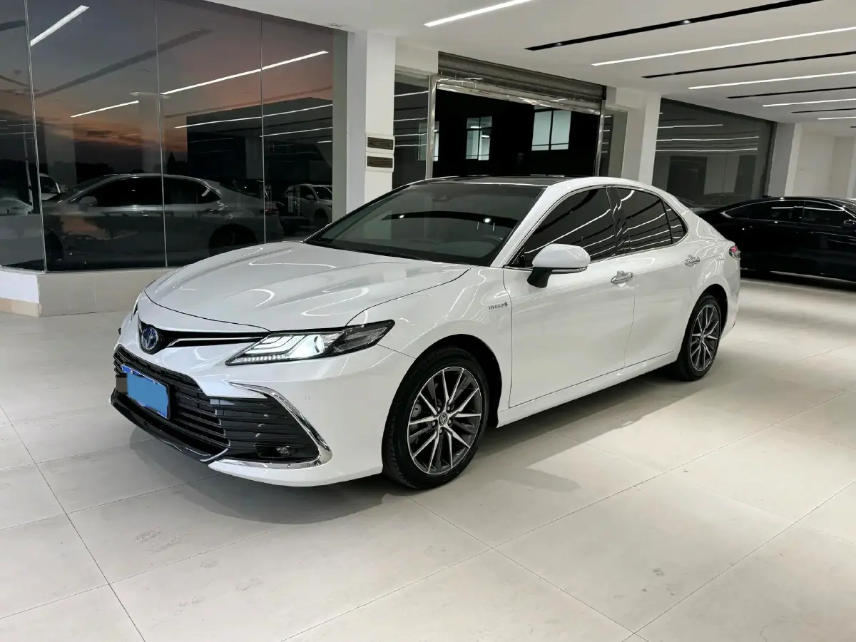2023 Toyota Camry 2.5L 178HP L4 E-CVT Hybrid