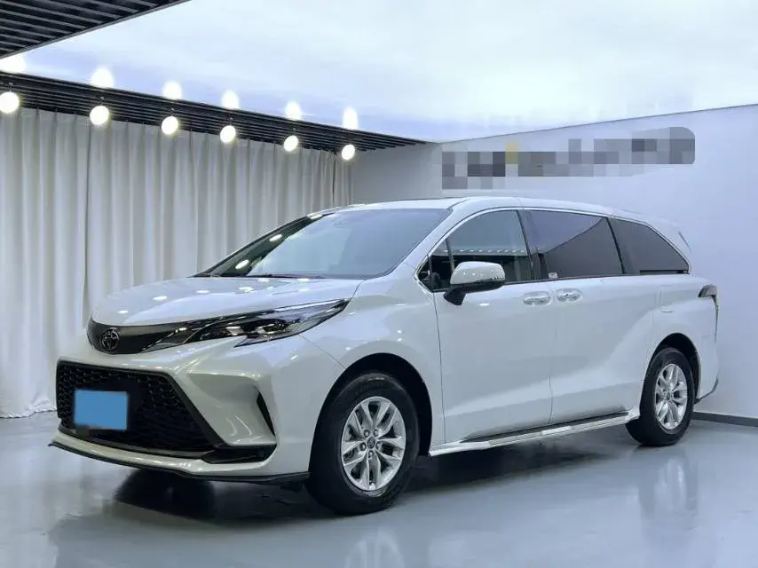 2024 Toyota Granvia 2.5L 189HP L4 E-CVT Hybrid