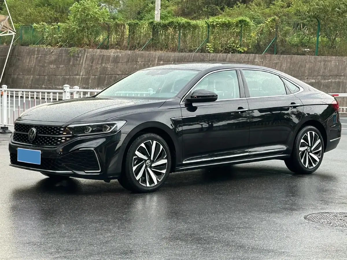 2022 Volkswagen Passat 2.0T 186HP L4 7DCT