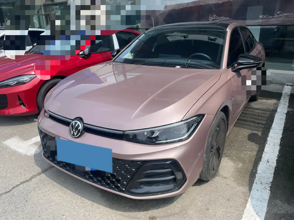 2025 Volkswagen Passat 2.0T 220HP L4 7DCT