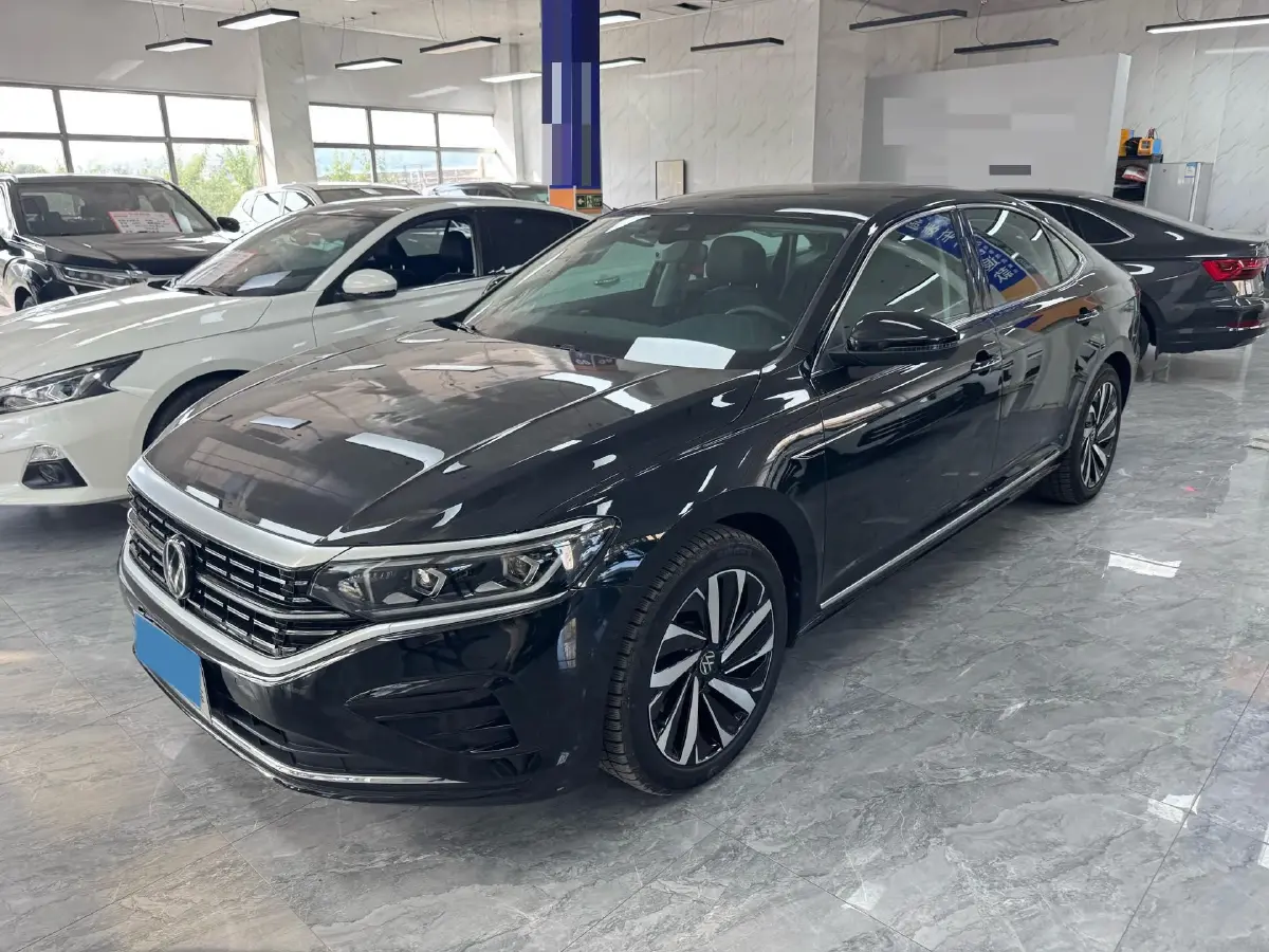 2023 Volkswagen Passat 2.0T 186HP L4 7DCT