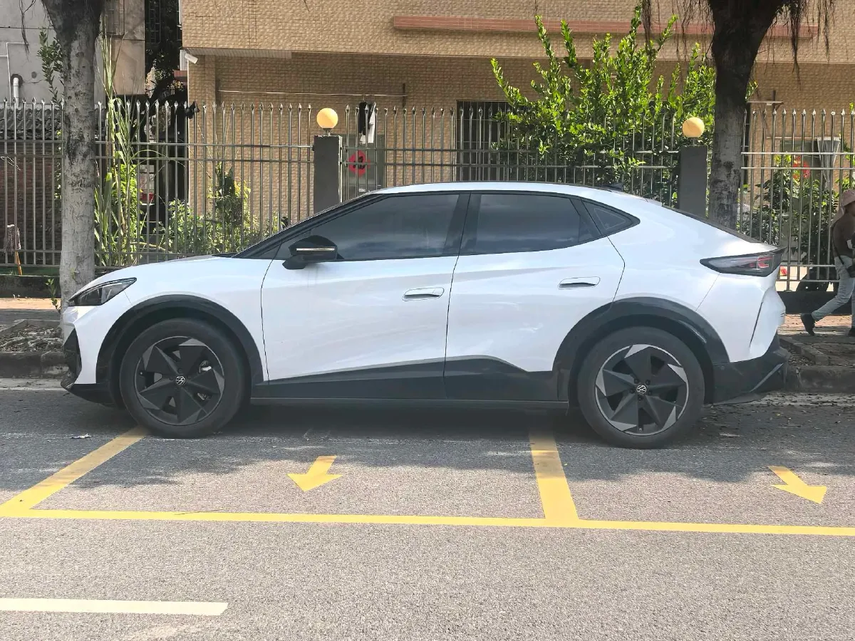 2024 Volkswagen ID.UNYX 06 BEV 82.4KWH,autocango,china used car exporter,china ev exporter,chinese used car exporter,chinese used ev exporter