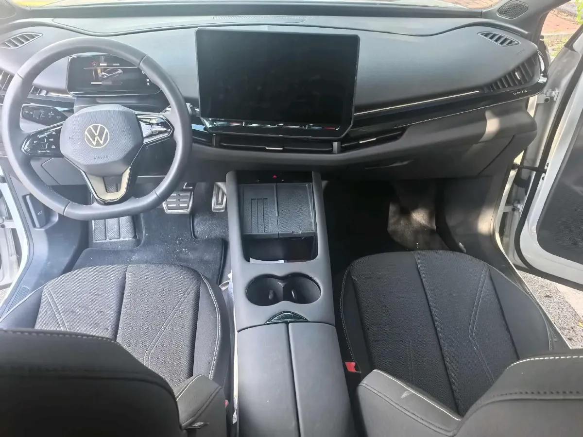 2024 Volkswagen ID.UNYX 06 BEV 82.4KWH,autocango,china used car exporter,china ev exporter,chinese used car exporter,chinese used ev exporter