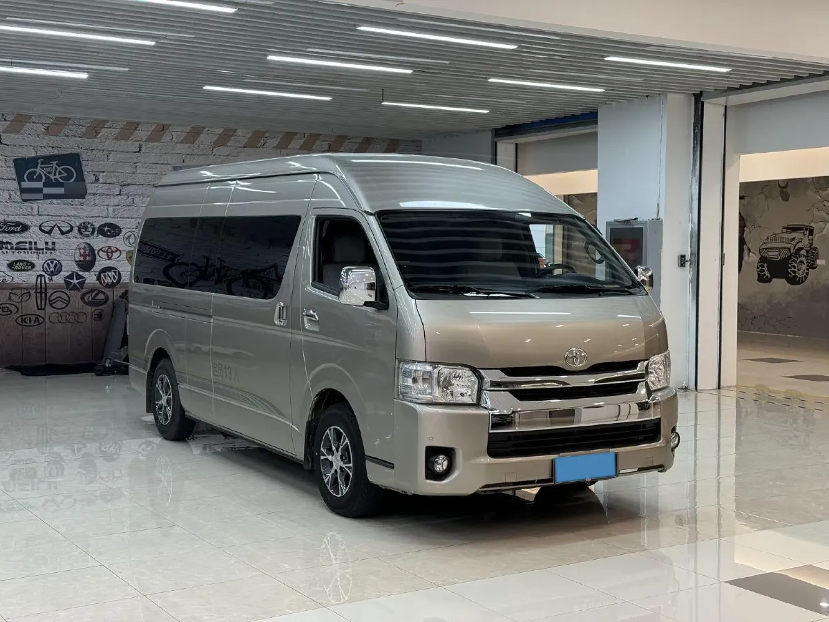2011 Toyota Hiace 2.7L 154HP L4 4AT,autocango,china used car exporter,china ev exporter,chinese used car exporter,chinese used ev exporter