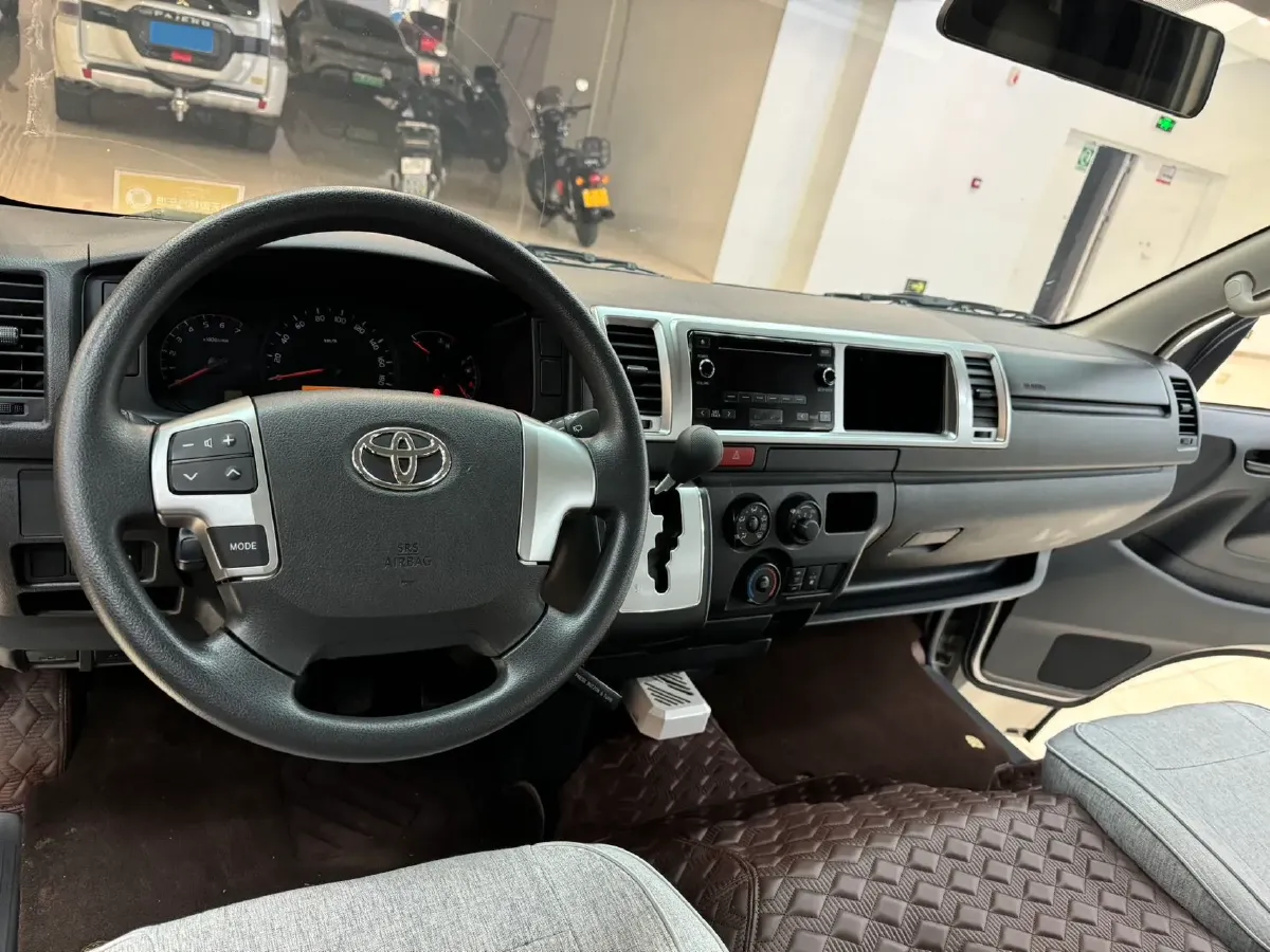 2011 Toyota Hiace 2.7L 154HP L4 4AT,autocango,china used car exporter,china ev exporter,chinese used car exporter,chinese used ev exporter