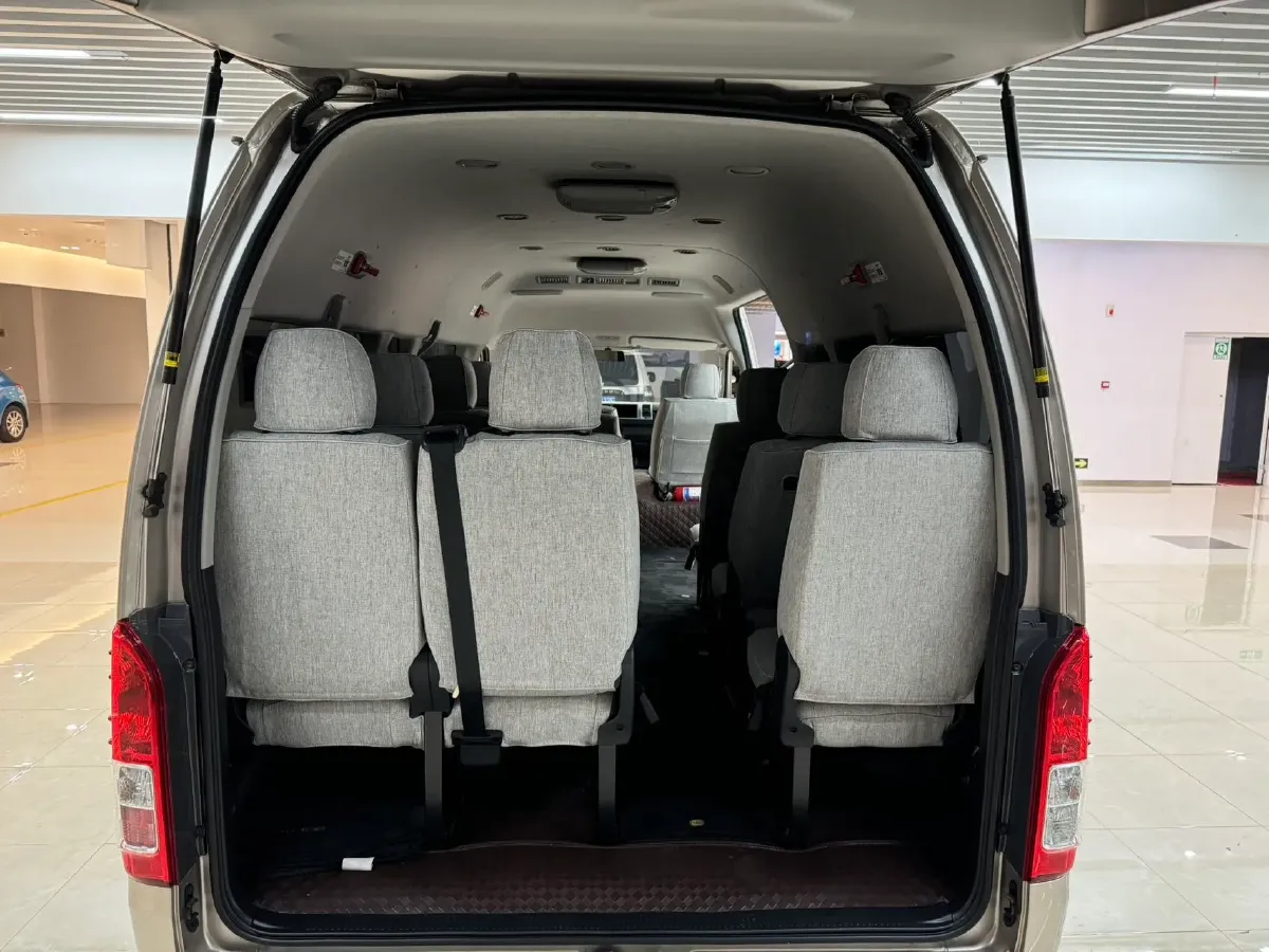 2011 Toyota Hiace 2.7L 154HP L4 4AT,autocango,china used car exporter,china ev exporter,chinese used car exporter,chinese used ev exporter